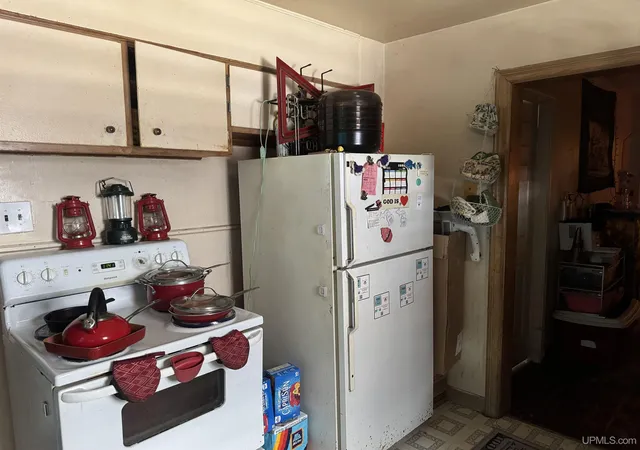 Photo 4 of Single family home for sale at 1007 Stockbridge Ave, Iron Mountain, MI 49801 | MLS# 50215032 | Listing updated on 2026-09-10