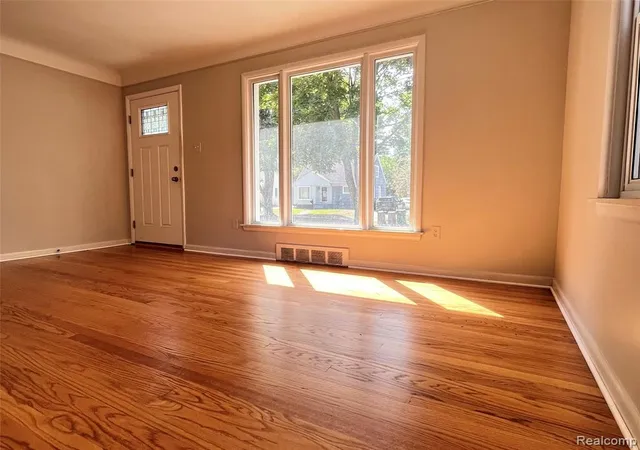 Photo 3 of Single family home for sale at 231 Walper Ave, Clawson, MI 48017 | MLS# 61025505 | Listing updated on 2026-09-22