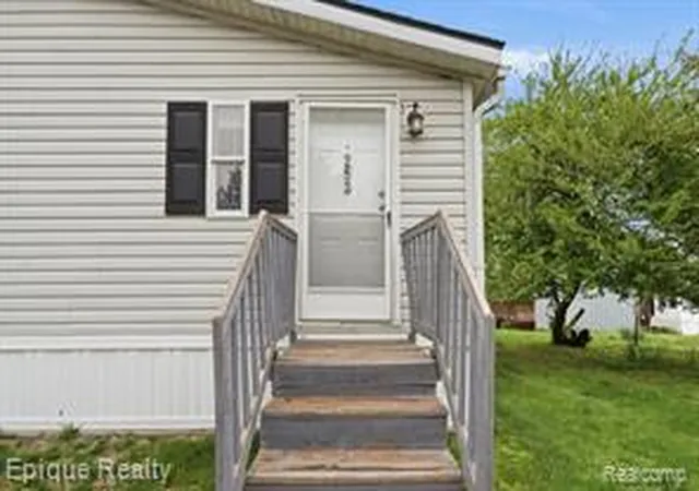 Homes for sale in Oxford, MI | 253 Parker Lake Dr, Oxford, MI 48371 | MLS# 61005119