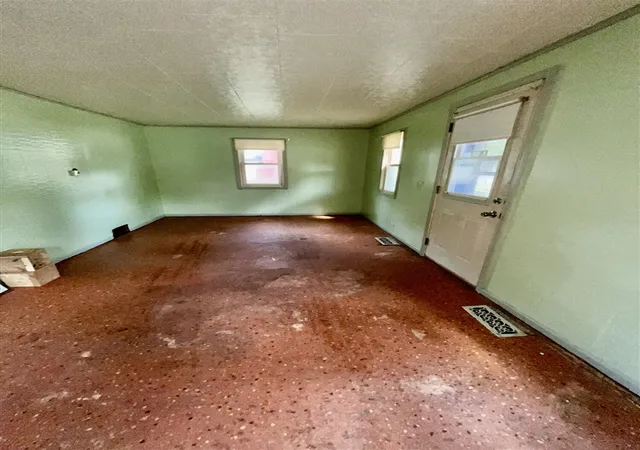Photo 3 of Sale Pending at 335 Abbie St, Grand Rapids, MI 49548 | MLS# 70548673 | Listing updated on 2026-09-17