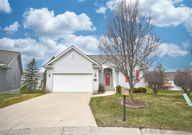 2nd image of 1130 Creekside Ct, Burton, MI 48509 | MLS# 60979030