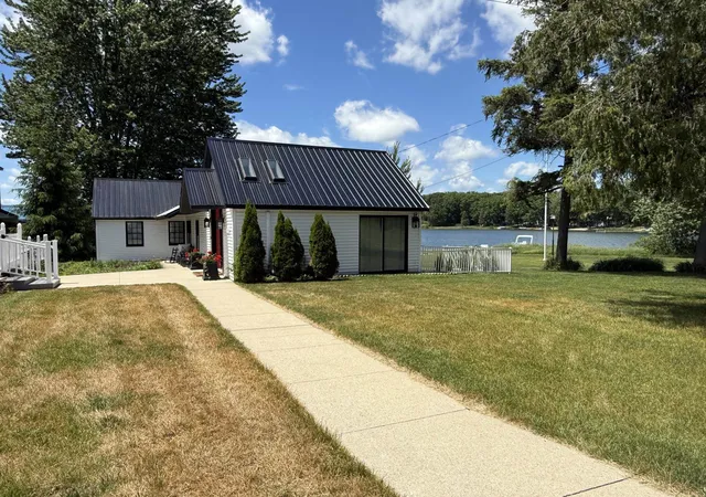 Photo 3 of Single family home for sale at 1849 E Pratt Lake Rd, Gladwin, MI 48624 | MLS# 50212822 | Listing updated on 2026-09-18