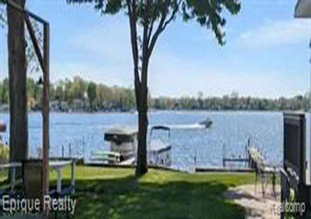 Homes for sale in White Lake, MI | 3605 Jackson Blvd, White Lake, MI 48383 | MLS# 60993813