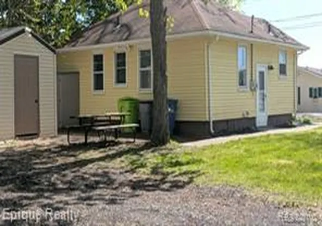 Homes for sale in White Lake, MI | 3605 Jackson Blvd, White Lake, MI 48383 | MLS# 60993813