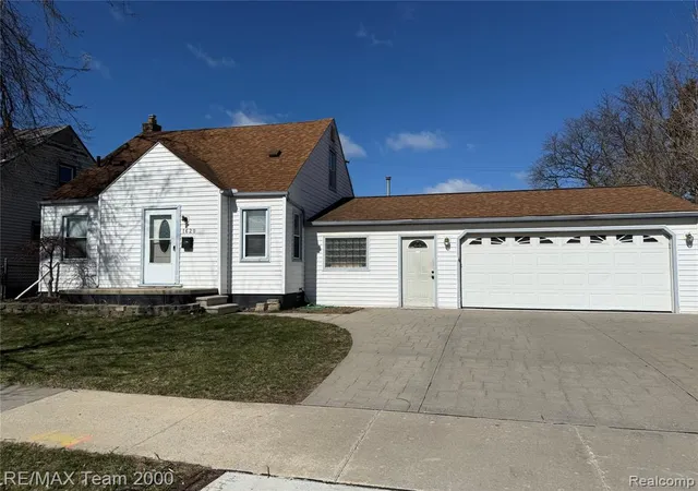 Homes for sale in Lincoln Park, MI | 1620 Pingree Ave, Lincoln Park, MI 48146 2147 | MLS# 60980591