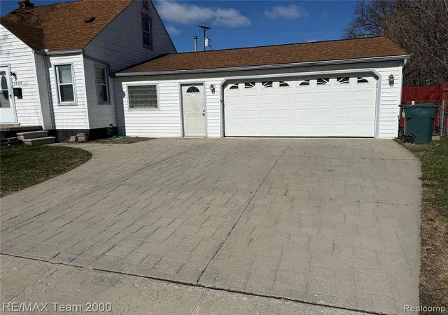 Homes for sale in Lincoln Park, MI | 1620 Pingree Ave, Lincoln Park, MI 48146 2147 | MLS# 60980591