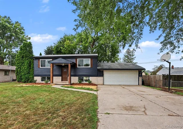 2nd image of 39721 Camp St, Harrison Twp, MI 48045 1719 | MLS# 61023637