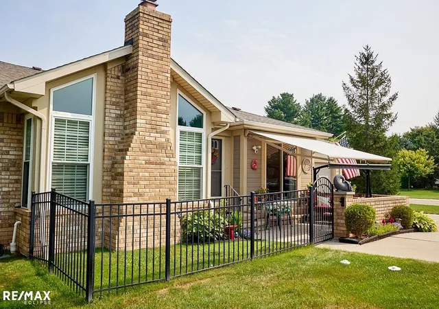 2nd image of 49849 Hidden Valley Dr, Macomb Twp, MI 48044 | MLS# 50219513