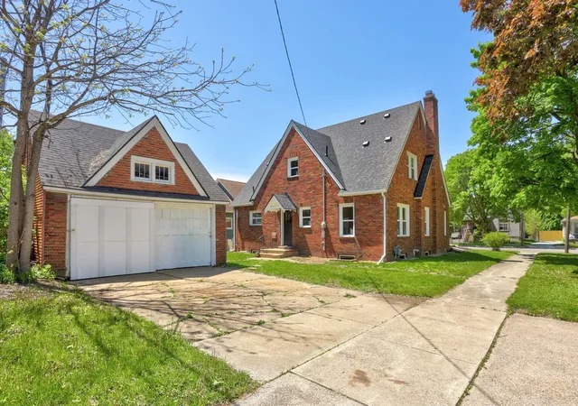 2nd image of 801 S Madison St, Bay City, MI 48708 | MLS# 50208616