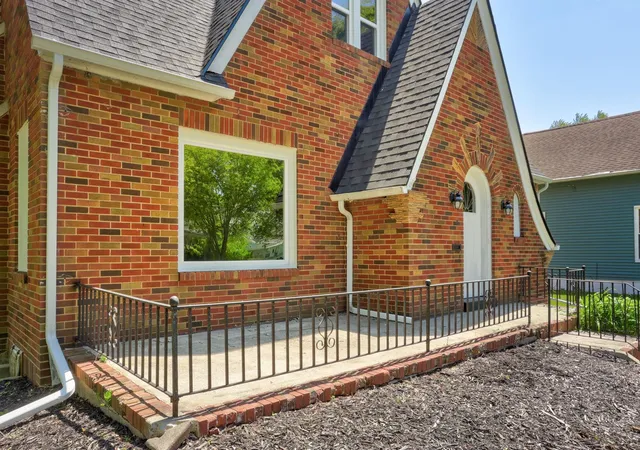 Photo 4 of Sale Pending at 801 S Madison Ave, Bay City, MI 48708 | MLS# 50208616 | Listing updated on 2026-08-17