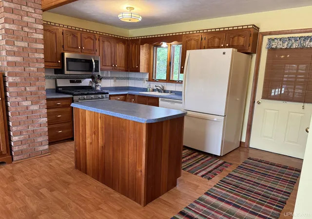 Photo 3 of Single family home for sale at N4156 Et Rd, Traunik, MI 49891 | MLS# 50216918 | Listing updated on 2026-09-01