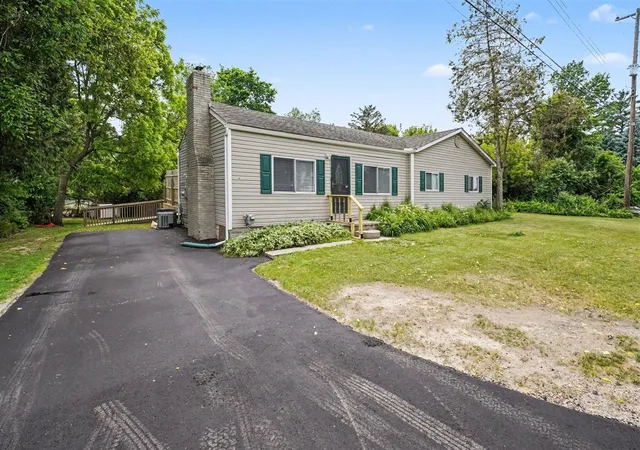 Homes for sale in Grand Blanc, MI | 3472 Esson Dr, Grand Blanc, MI 48439 | MLS# 70538362
