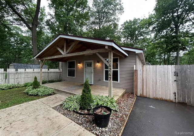 2nd image of 4247 Laforest Dr, Waterford, MI 48329 | MLS# 60999987