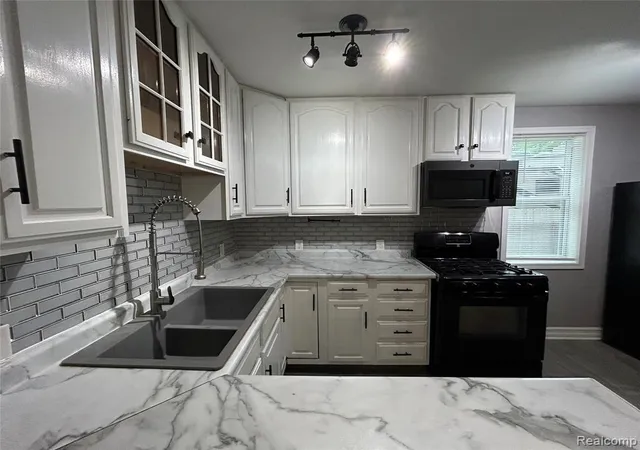 5th image of 4247 Laforest Dr, Waterford, MI 48329 | MLS# 60999987