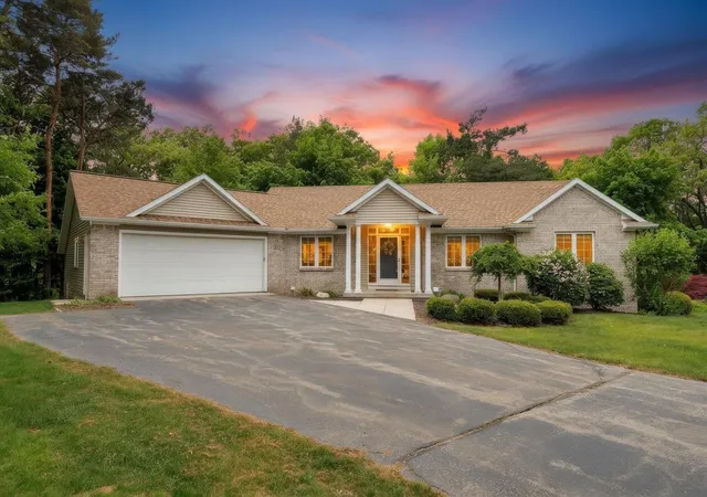 Photo 2 of Sale Pending at 2510 Thoreau Ct, Grand Rapids, MI 49525 | MLS# 70534643 | Listing updated on 2026-08-12