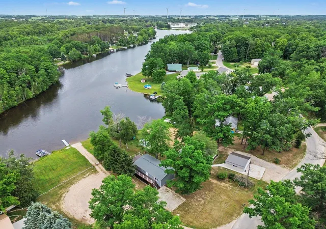 3rd image of 6820 W Shore Dr, Weidman, MI 48893 | MLS# 80070822