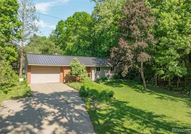 Photo 3 of Single Family Residence at 760 Waterbury Rd, Highland, MI 48356 | MLS# 61001283 | | Sold on 2026-07-14