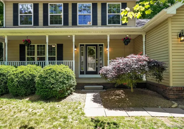 Photo 2 of Single Family Residence at 15129 Locust Grv Dr, Byron, MI 48418 | MLS# 60999054 | | Sold on 2026-07-06