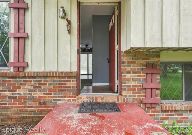 3rd image of 8534 Tim Tam Trl, Flushing, MI 48433 | MLS# 61019646