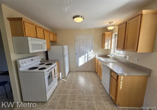 2nd image of 500 Romeo Rd #122, Rochester, MI 48307 | MLS# 60943507