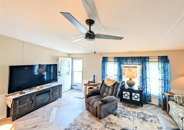 2nd image of 14314 Cedar Cove Dr, Fenton, MI 48430 | MLS# 61023967