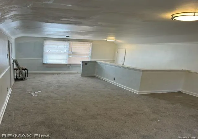 14th image of 15211 Eastburn St, Detroit, MI 48205 1312 | MLS# 60387808