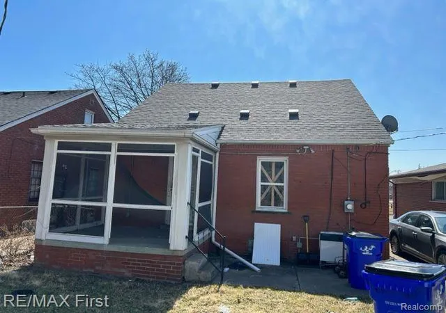 2nd image of 15211 Eastburn St, Detroit, MI 48205 1312 | MLS# 60387808