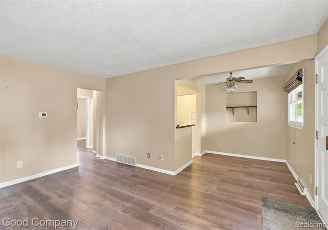 5th image of 137 W Longfellow Ave, Pontiac, MI 48340 | MLS# 61021956
