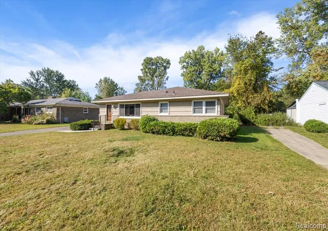 Photo 3 of Sale Pending at 18001 Floral St, Livonia, MI 48152 | MLS# 60941811 | Listing updated on 2025-11-23
