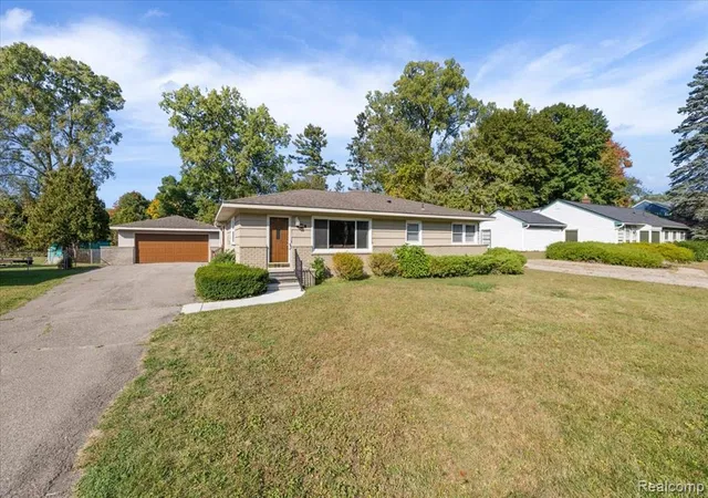 Photo 3 of Sale Pending at 18001 Floral St, Livonia, MI 48152 | MLS# 60941811 | Listing updated on 2025-11-23