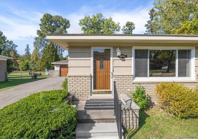 Photo 4 of Sale Pending at 18001 Floral St, Livonia, MI 48152 | MLS# 60941811 | Listing updated on 2025-11-23