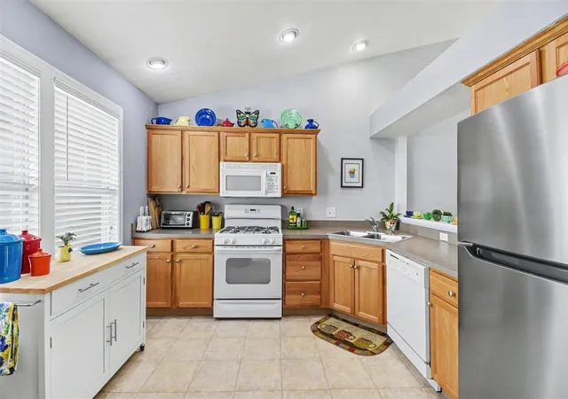 3rd image of 1186 La Paloma Dr, Wyoming, MI 49509