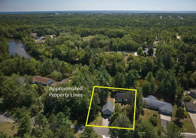 5th image of 7629 W Rivers Bend Dr, Manistique, MI 49854 | MLS# 50219675