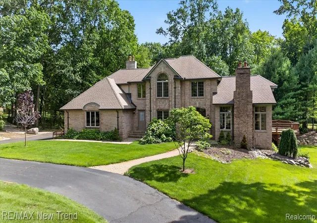 Photo 3 of Single family home for sale at 561 Valley Dr, Milford, MI 48381 3381 | MLS# 61025923 | Listing updated on 2026-09-07