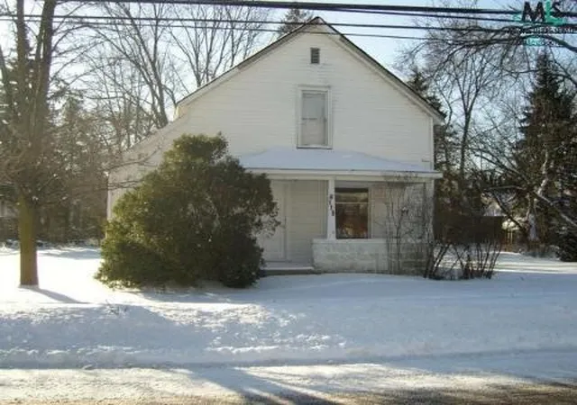 1st image of 319 1St St, Rochester, MI 48307 | MLS# 12138