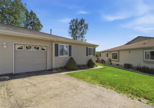 Homes for sale in Grand Blanc, MI | 1117 Lake Shore Cir, Grand Blanc, MI 48439 | MLS# 61002351