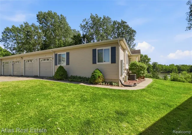 Homes for sale in Grand Blanc, MI | 1117 Lake Shore Cir, Grand Blanc, MI 48439 | MLS# 61002351