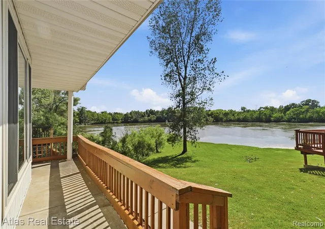 Homes for sale in Grand Blanc, MI | 1117 Lake Shore Cir, Grand Blanc, MI 48439 | MLS# 61002351