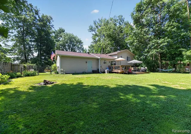 4th image of 554 Bluewater Dr, Holly, MI 48442 | MLS# 61010551