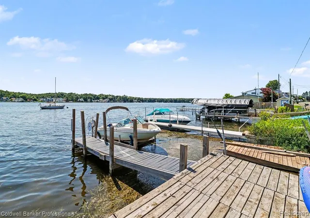 Photo 4 of Single family home for sale at 5253 W Lakeview Dr, Pentwater, MI 49449 9446 | MLS# 61014674 | Listing updated on 2026-09-02