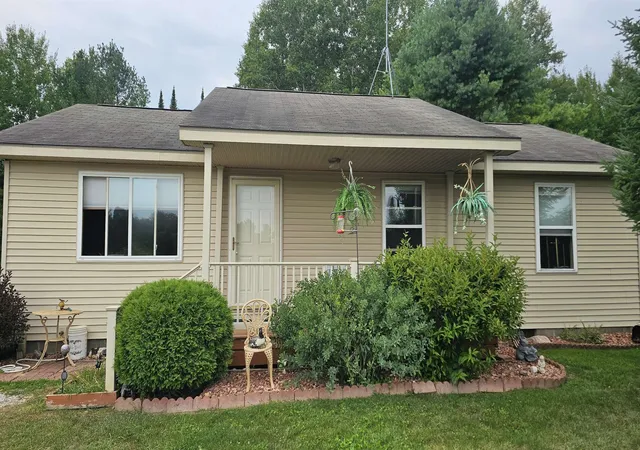 Photo 3 of Single family home for sale at 5453 Darby Wy, Gladwin, MI 48624 | MLS# 50219777 | Listing updated on 2026-09-02