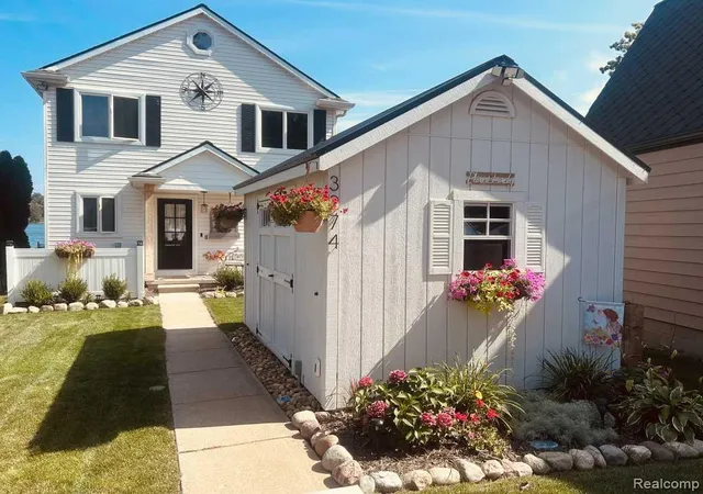 Photo 1 of Single Family Residence at 3274 Lakeview Dr, Highland, MI 48356 | MLS# 61002867 | | Sold on 2026-08-13