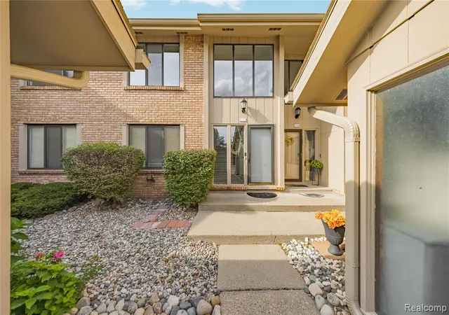 Photo 3 of Condo for sale at 7104 Pebble Park Dr, West Bloomfield, MI 48322 3505 | MLS# 61025651 | Listing updated on 2026-09-01