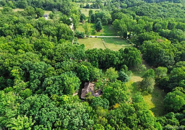 4th image of 6300 Raddatz Rd, Fowlerville, MI 48836 | MLS# 61022364