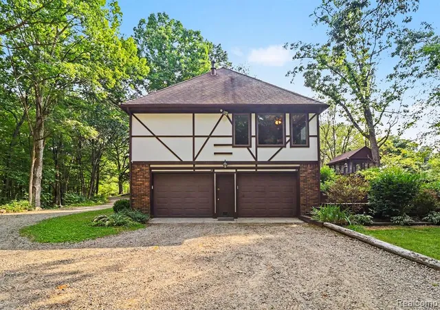 5th image of 6300 Raddatz Rd, Fowlerville, MI 48836 | MLS# 61022364