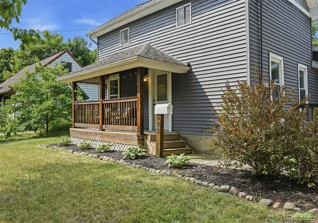 Photo 4 of Sale Pending at 872 S Barnes St, Mason, MI 48854 | MLS# 61016544 | Listing updated on 2026-08-28