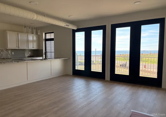 4th image of 2401 N Lakeshore Blvd, Marquette, MI 49855 | MLS# 50145775