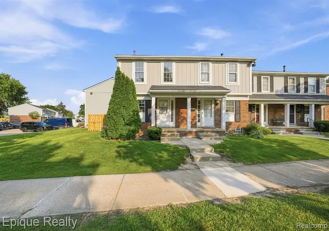 2nd image of 36412 Park Pl Dr, Sterling Heights, MI 48310 | MLS# 61010935