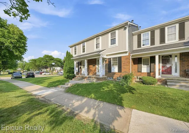 3rd image of 36412 Park Pl Dr, Sterling Heights, MI 48310 | MLS# 61010935