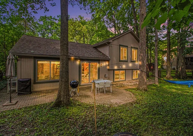 Photo 3 of Sale Pending at 3260 Olde Hickory Pl, Ann Arbor, MI 48104 | MLS# 70546908 | Listing updated on 2026-09-15